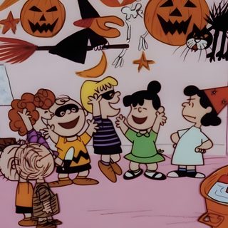 a group of children standing in front of halloween decorations Charlie Brown Halloween Charlie Brown Halloween Iphone, Halloween Backgrounds Charlie Brown, Charlie Brown Halloween,