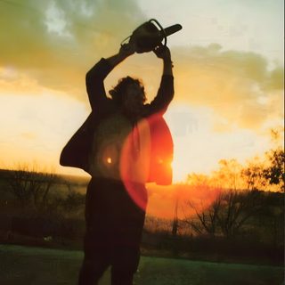 a man holding a baseball bat over his head 80s Halloween Aesthetic Foto Divertenti, Cinema Paradiso, Classic Horror, Texas Chainsaw, dark olive green