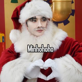 a man dressed as santa claus making a heart with his hands Skz Halloween Laptop Christmas Pfp, Straykids Photos, Skz Christmas Pfp, Skz Christmas, peru
