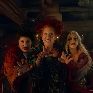 three women dressed in costumes posing for the camera with their hands up and lights on Hocus Pocus Halloween Iconic Halloween Movie Scenes, Halloween Movie Characters, Halloween Movie Backgrounds, black