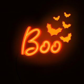 a neon sign that says boo with bats flying around it in the dark night sky Halloween Booo Spooky Halloween Aesthetic, Black And Orange Aesthetic, Spooky Season Lock Screen,