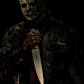 a man dressed in black holding a knife Halloween Kills 4k Michael Myers Friday The 13th, Horror Michael Myers, Michael Myers Pfp 4k, black