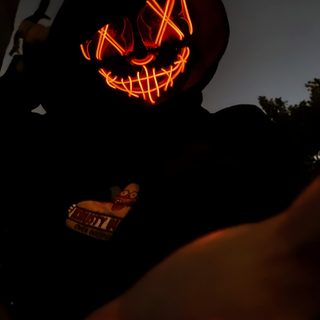 a person wearing a pumpkin mask in the dark Halloween Boy Josh Hammond Lights Out Mask, Pumpkin Head Meme, Red Mask, Low Light Photography, black
