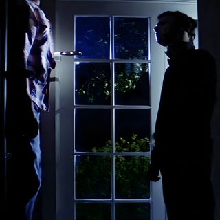 two people standing in front of an open door at night, with the light on Halloween 1978 4k Michael Myers 1978, Horror Slasher, Michael Myers, Michael Myers Movies, black