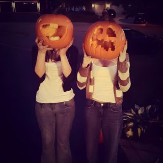 two women holding pumpkins with faces carved into them Best Friend Halloween Halloween Spirit, Fall Esthetic, Fall 2026 Aesthetic, Fall Aesthetic Spooky, black