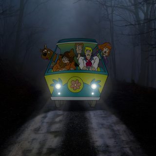 a bus with cartoon characters on it driving down a dark road in the woods at night Scooby Doo Halloween 1920x1080 Lock Screen Horizontal, Scooby Doo 4k Pc, Scooby Doo Scene, black