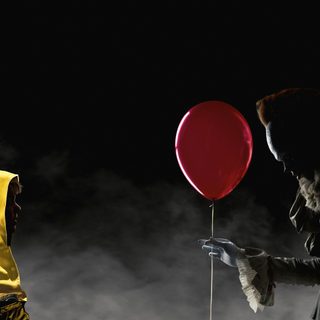two people dressed in costumes and holding red balloons are standing next to each other on a foggy night Halloween Movie Horror Movie Laptop, Laptop Horror Movie, It Desktop, Horror Movies Computer, black
