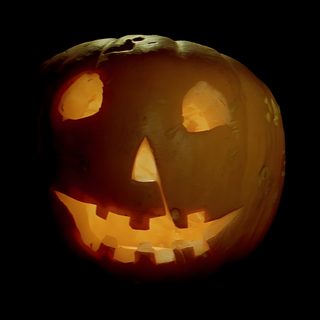 a jack o lantern is lit up in the dark Halloween 1978 Diy Halloween Decoration Ideas, Halloween Pumpkin Decor, How To Carve A Jack-o-lantern, black