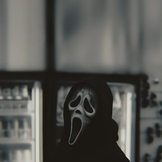 a person wearing a ghost mask in front of a refrigerator Iphone Iphone Edgy Aesthetic Halloween Scream Iphone, Scream Black, Horror Characters Black And White, dark slate gray