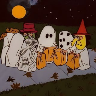 three cartoon characters dressed as ghostes sitting on the ground Charlie Brown Halloween Laptop Vintage Halloween Aesthetic Pc, Halloween Widget Pictures, Peanuts Fall Aesthetic, black