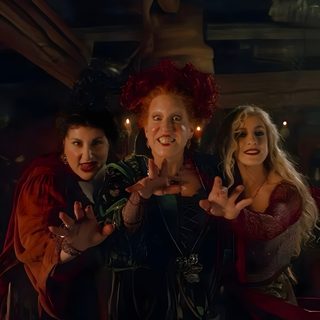 three women dressed in costumes posing for the camera with their hands up and lights on Halloween From Hollywood Movies Iconic Halloween Movie Scenes, Halloween Movie Characters, Halloween Movie Backgrounds, black