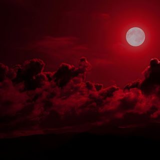 the full moon is shining red in the night sky with clouds and mountains below it Red Moon Halloween Halloween Decoration Ideas, Night Sky Photography Tips, Night Sky With Red Moon, black