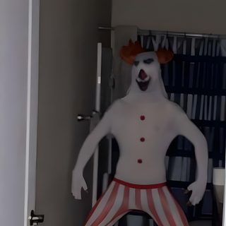 a creepy clown is standing in the hallway Halloween Meme Weird Images, Crazy Funny Pictures, Goofy Pictures, Funny Profile, dark slate gray