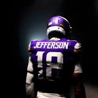 a football player wearing a uniform with the number 10 on it Justin Jefferson Halloween Justin Jefferson Live, Nfl Aesthetic, Nfl Justin Jefferson, black