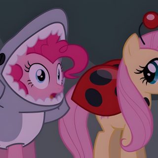 two pinkie ponies standing next to each other in front of a dark background My Little Pony Halloween Pink Pie, Fern, My Lil Pony, Mlp Pony, My Little Pony Pictures, dark slate gray