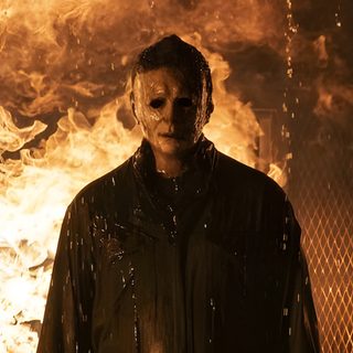 a man standing in front of a fire Halloween 2018 4k Film, Halloween, Donald Pleasence, Book Background, The Boogeyman, saddle brown
