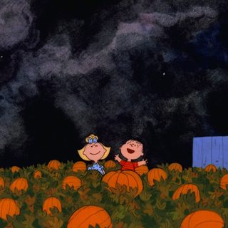 peanuts and charlie on pumpkin patch at night Charlie Brown Halloween Desktop Halloween Laptop Aesthetic, Halloween Mac, Halloween Desktop Aesthetic, black