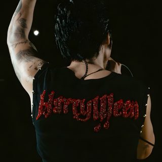 the back of a woman's black shirt with red lettering on it Harry Styles Halloween Harry Computer, Harry Styles Macbook, Harry Styles Laptop Lockscreen, black