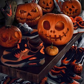pumpkins and sneakers are sitting on a table with their faces carved into jack - o'- lanterns Halloween Retro Shoes With Pumpkins Halloween Air Mags, Nike Air Max Halloween, Halloween Nikes, black