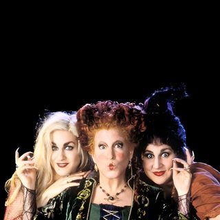 three women dressed in costumes posing for the camera Hocus Pocus Halloween Hocus Pocus Witches, Sarah Sanderson, Wig Party, Fantasy Drawings, Aesthetic Shop, black
