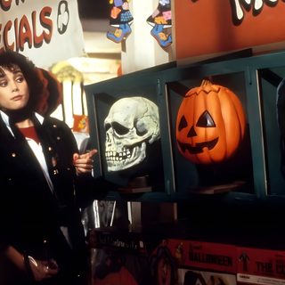two people standing next to each other in front of halloween decorations Halloween 3 Season Of The Witch Halloween 5 Movie, Halloween 3 Season Of The Witch, 80s Halloween Movies, black