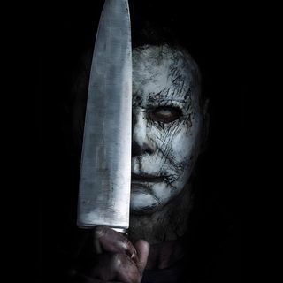 a man holding a large knife in his hand Halloween 2018 Michael Myers Michael Myers Art, Michael Meyer, Film Horror, Horror Movie Icons, black