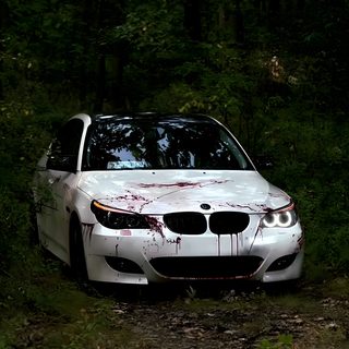 a white car with blood on it parked in the woods Bmw Halloween Serie Bmw, Bmw M4, Toyota Supra Mk4, Bmw Series, Bmw Art, Dream Cars Bmw, black