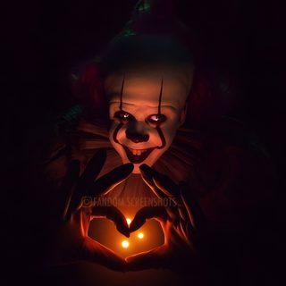 a creepy clown holding a pumpkin in the dark Halloween Scary Pennywise Pennywise Holding Arm, Pennywise In Dark, Pennywise Photo, Pennywise Selfie, black