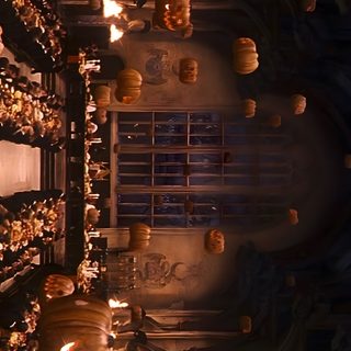 a room filled with lots of pumpkins hanging from the ceiling and candles lit up Harry Potter Halloween Harry Potter Halloween Scene, Fall Desktop Backgrounds, Harry Potter Background, black
