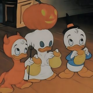 three little ducks are standing next to each other in front of a pumpkin and jack - o'- lantern Aesthetic Halloween Watch Halloween Playlist, Halloween Iphone Backgrounds, Halloween Backgrounds, sienna