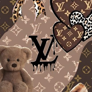 a brown teddy bear sitting in front of louis vuitton wallpaper with hearts and leopard print Louis Vuitton Halloween Iphone Hello Kitty Halloween, Bow Iphone, Cute Home Screen, Pretty Ipad, gray