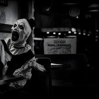 a creepy looking person sitting at a table Halloween Terrifier Terrifier 4k, Fb Banner, Desktop, Drawings, black