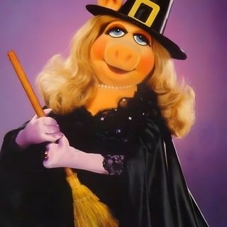 Miss Piggy Aesthetic Wallpaper, Miss Piggy Wallpaper, Miss Piggy Halloween, Muppets Halloween, Muppet Halloween, Muppets Aesthetic Wallpaper, Halloween Muppets, Muppets Aesthetic, Muppets Meme Pictures Muppets Halloween Miss Piggy Aesthetic, Miss Piggy, Miss Piggy Halloween, Muppets Halloween, saddle brown