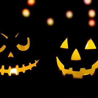 halloween pumpkins lit up in the dark with glowing eyes and mouths, all carved into different shapes Halloween Facebook Cover Halloween Facebook Cover, Facebook Cover Photos Halloween, Halloween Fb Banners, black