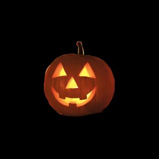 a carved jack o lantern in the dark Halloween Icons Pfp Aesthetic Halloween, Halloween Iphone Widgets, Halloween Aura, Halloween Icons, black