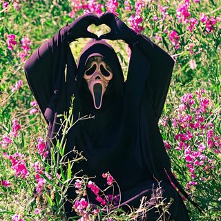 a person wearing a black mask sitting in the middle of a field with pink flowers Halloween Scream Funny Scary, Ghost Faces, Pretty Iphone, Goth, dark olive green