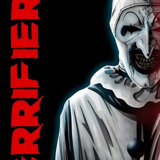 a creepy clown wearing a white mask and holding a red light in front of his face Art The Clown Halloween Terrifier 4k, Terrifier Lockscreen, Terrifier Iphone, Art The Clown, Terrifier, black