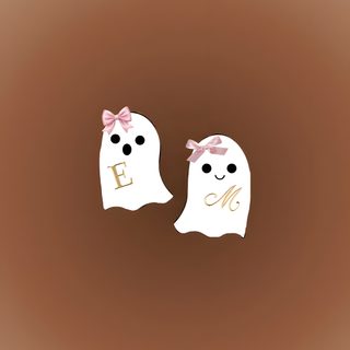 two white ghost heads with pink bows and monogrammed letters on them, against a brown background Cute Halloween Boo Bestie Halloween Iphone, Halloween, Cute Drawings, Iphone, Ghost, Drawings, sienna