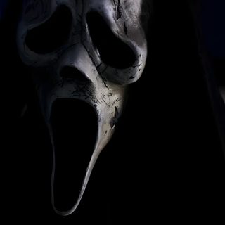 a creepy mask with its mouth open in the dark Halloween Mask Ghostface Moving, Acorn Crafts, Moving, Scream Movie, Moon Glow, Scenery, black