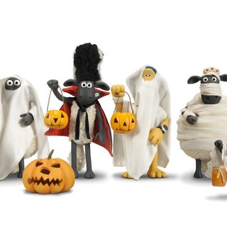 a group of halloween figurines standing next to each other Halloween Sheep Shaun The Sheep Mummy, Shaun The Sheep Autumn, Shaun The Sheep Halloween, white
