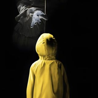 a person in yellow raincoat holding a red balloon Halloween 2 Iphone Hd Pennywise Background, It Stephen King, Original Pennywise, black