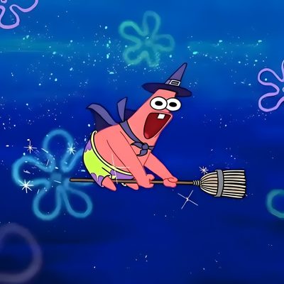 a cartoon character on a broom floating in the water Halloween Meme Images Pop Art, Spongebob Funny Pictures, Spongebob Pics, Images Emoji, Spongebob, dark blue