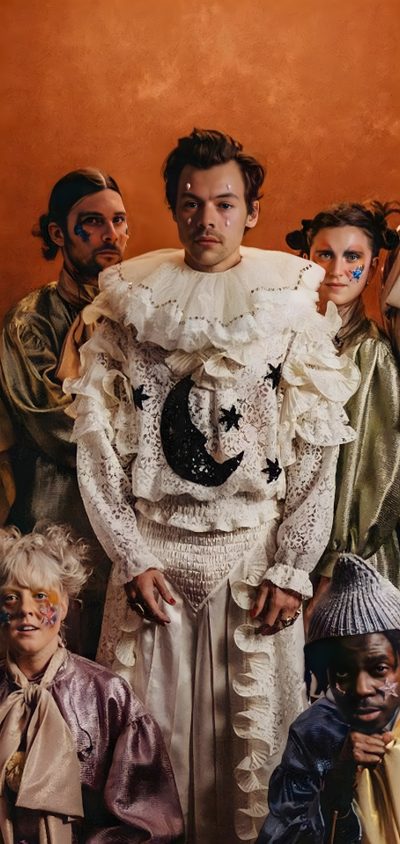 a group of people standing next to each other wearing costumes with faces painted on them Harry Styles Halloween Harry Styles Circus, Harry Styles Halloween, Halloween Costumes Harry Styles, sienna