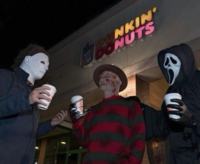 three people dressed up in halloween costumes holding cups Trio Halloween Ghostface Scream, Horror Movies Funny, Scary Movie Characters, Horror Villains, black