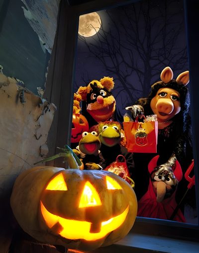 the muppets and miss piggy are dressed up as halloween characters in front of an open window Muppets Halloween Kermit The Frog Halloween, Kermit Halloween, Miss Piggy Halloween, Muppets Halloween, black