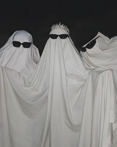 three white ghost costumes with black glasses on their heads and one wearing a tiara Trio Halloween Aesthetic 3 Friends, 3 Friends Aesthetic, 3 Besties, Three Besties Group Icon, dark gray