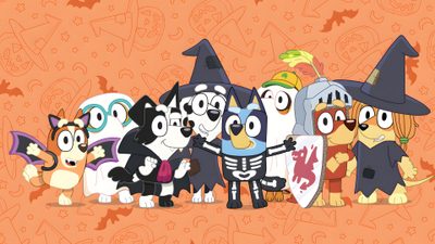 a group of cartoon characters standing next to each other in front of a halloween background Bluey Halloween Cute Fall Backgrounds, Bluey And Bingo Fall, Bluey Halloween Iphone, Bluey Fall, sandy brown