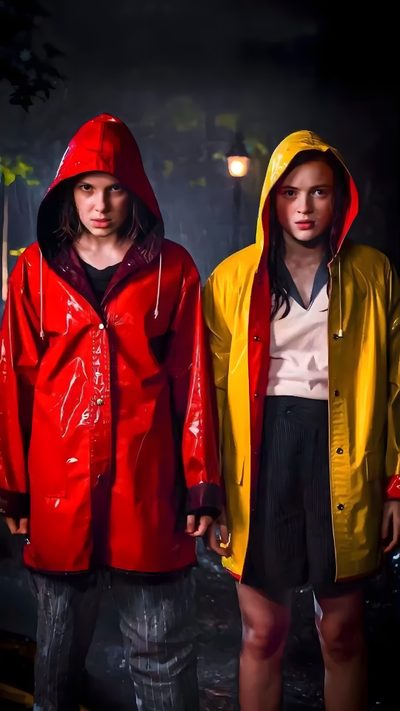 two people in raincoats standing next to each other Matching Stranger Things And Halloween Characters Stranger Things Duo, Max And Eleven Fanart, Max And Eleven, black