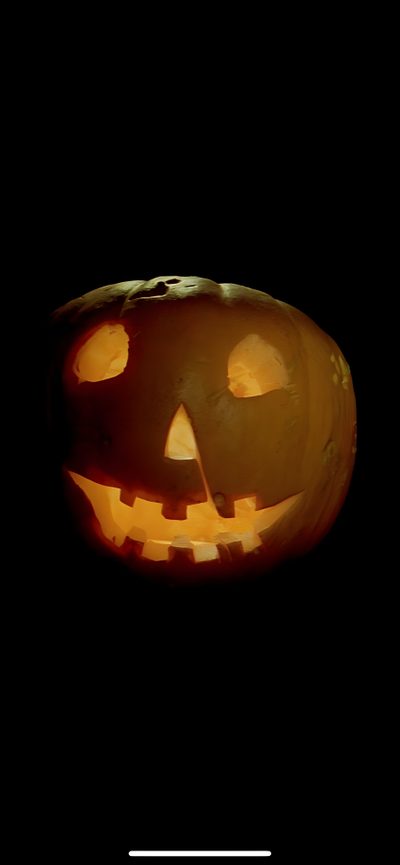 a jack o lantern is lit up in the dark Halloween 1978 Diy Halloween Decoration Ideas, Halloween Pumpkin Decor, How To Carve A Jack-o-lantern, black