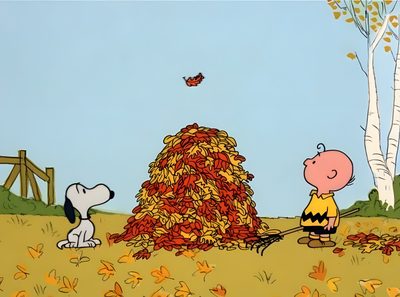 a charlie brown thanksgiving scene with snoop and the peanuts on top of a pile of leaves Charlie Brown Halloween Laptop Cute Fall Gifs Snoopy, Snoopy Pumpkin Patch Gif, Happy Fall Snoopy Gif, light steel blue